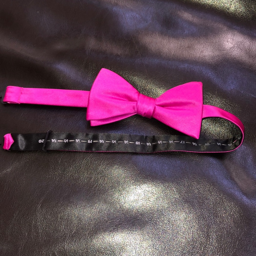 CROFT & BARROW pink bow tie